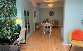 Right By Leigh Broadway Private Garden Large Ground Fl Apt