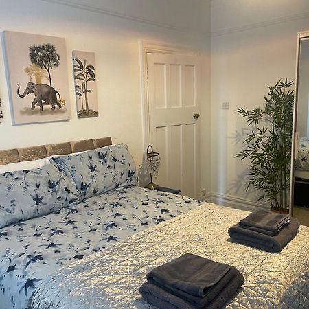 Right By Leigh Broadway Private Garden Large Ground Fl Apt Southend-on-Sea Exterior photo