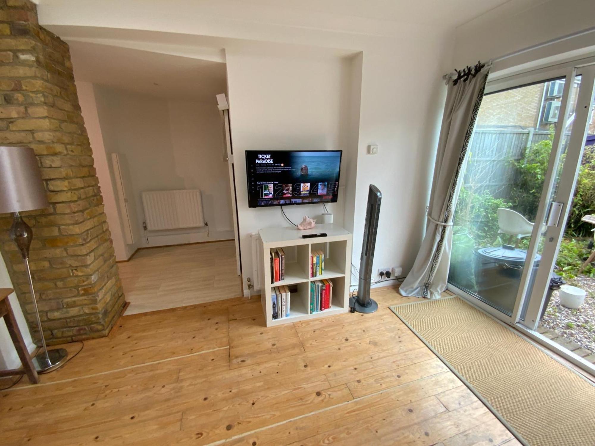 Right By Leigh Broadway Private Garden Large Ground Fl Apt Southend-on-Sea Exterior photo